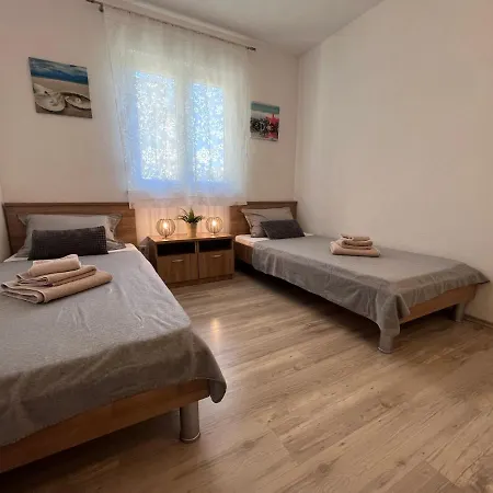 Mavarstica Bay View With Garage Apartment