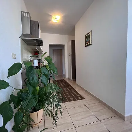 Apartment Mavarstica Bay View With Garage Trogir