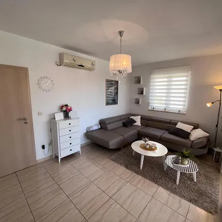 Mavarstica Bay View With Garage * Trogir